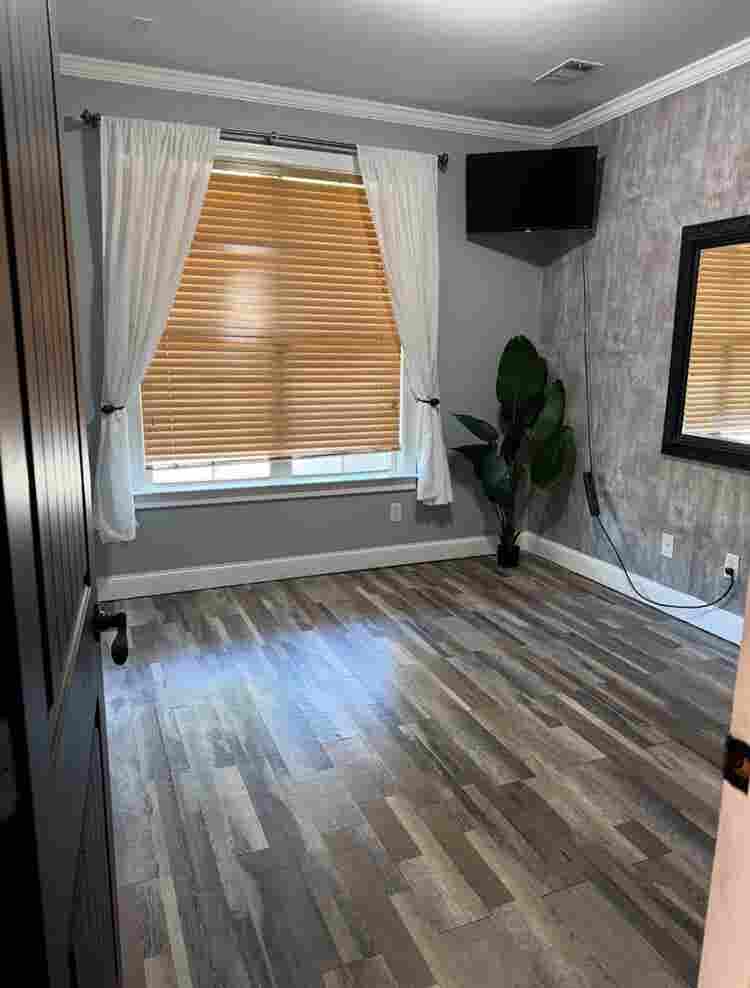 2 Rooms w/Priv Bathrooms for rent