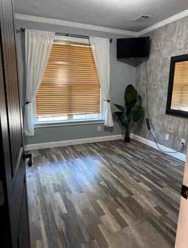 2 Rooms w/Priv Bathrooms for rent