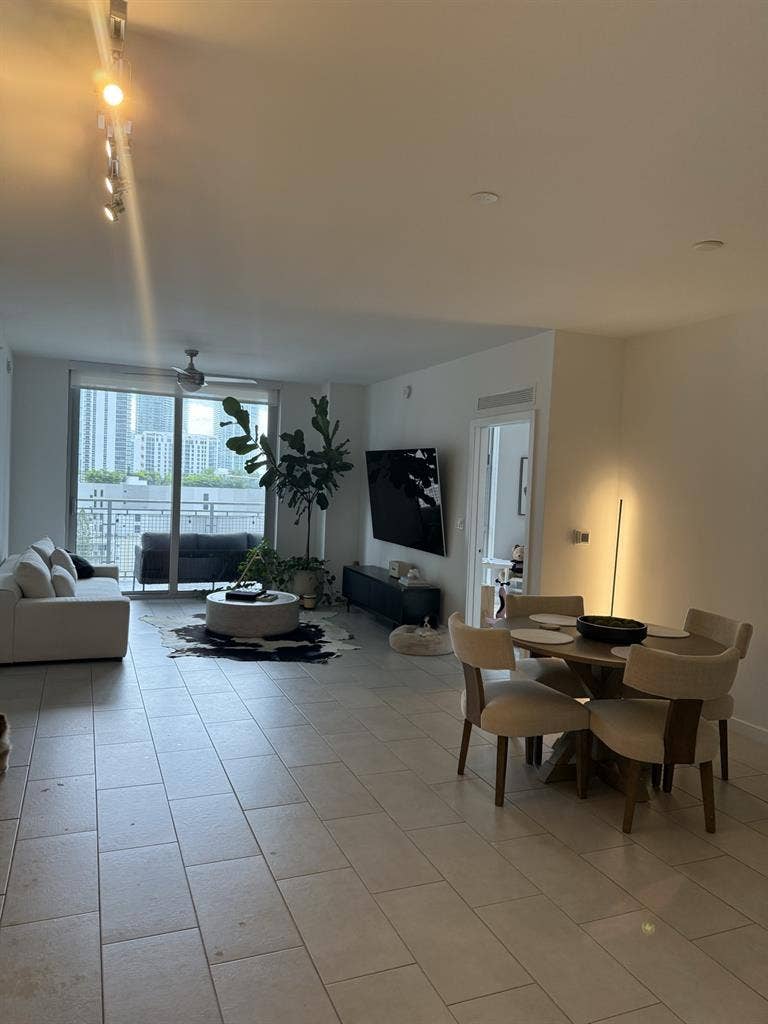 Room for rent available