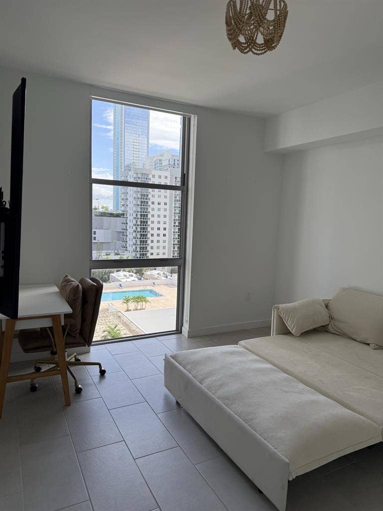 Room for rent available