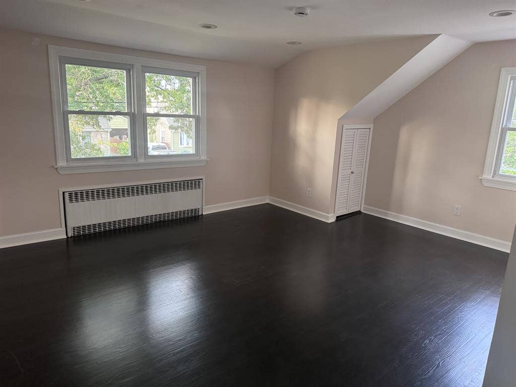 Fair Lawn 2-Bedroom Home
