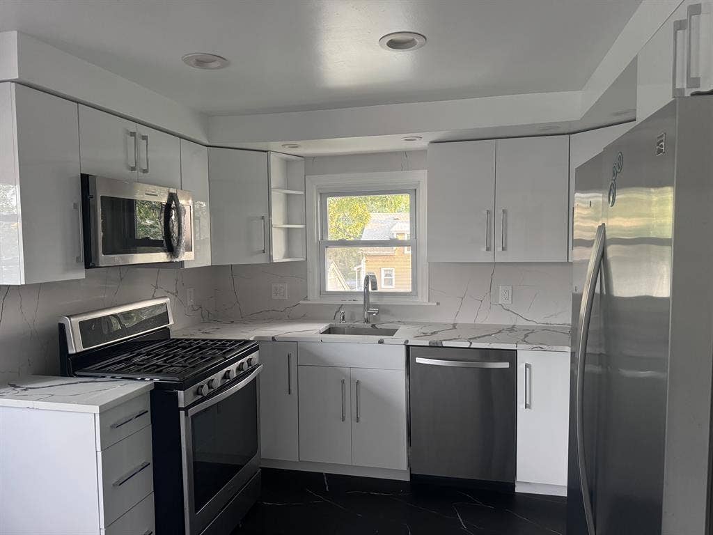 Fair Lawn 2-Bedroom Home