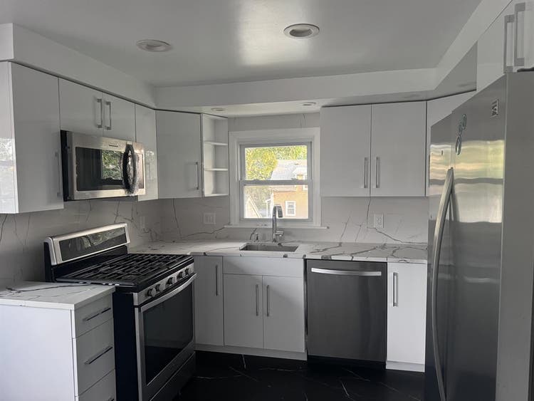 Fair Lawn 2-Bedroom Home