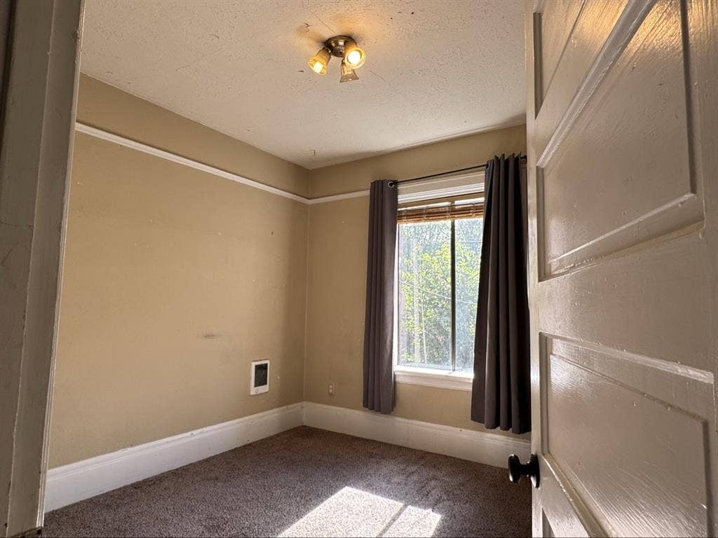 Open Room in a Great Housee