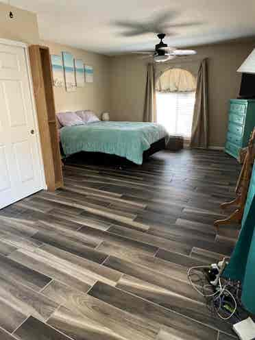 Large bedroom w great personalities