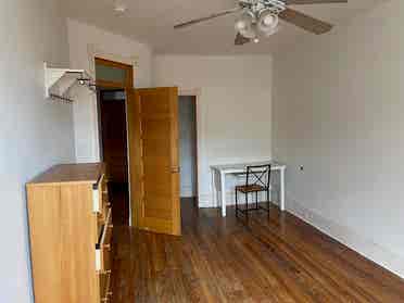 2 rooms avail, near Gtown GW & SAIS