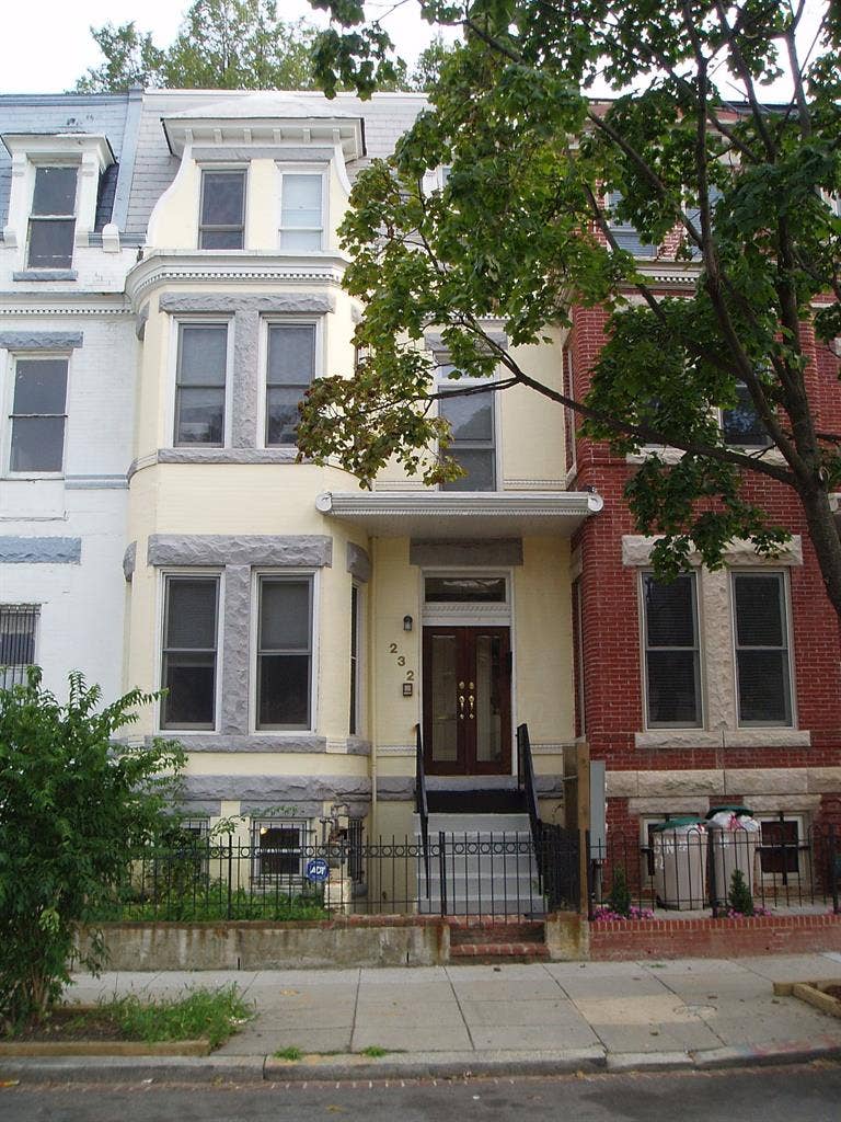 2 rooms avail, near Gtown GW & SAIS