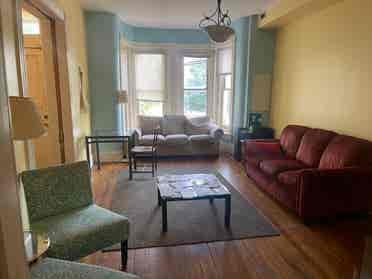 2 rooms avail, near Gtown GW & SAIS