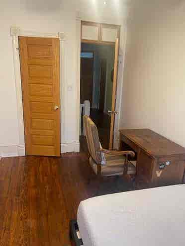 2 rooms avail, near Gtown GW & SAIS