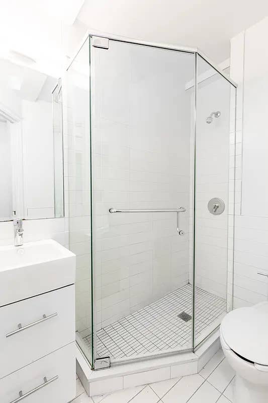 ✨SpaciousRoom Available in Midtown✨