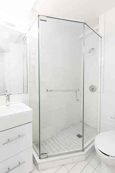 ✨SpaciousRoom Available in Midtown✨