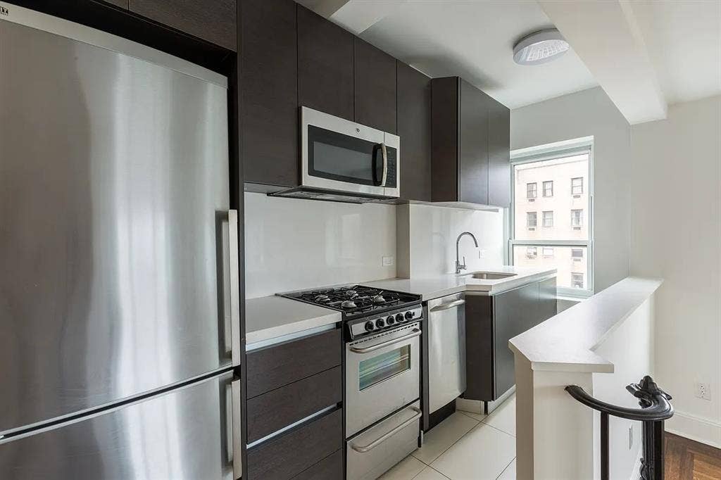 ✨SpaciousRoom Available in Midtown✨