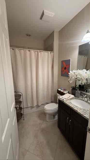 Private Bed & Bath Suite