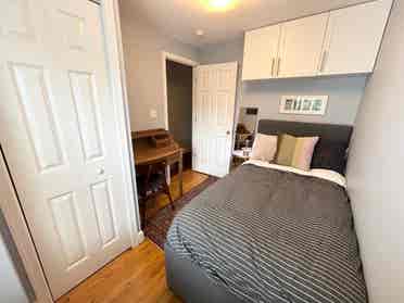 Cozy Furnished Room in Capitol Hill