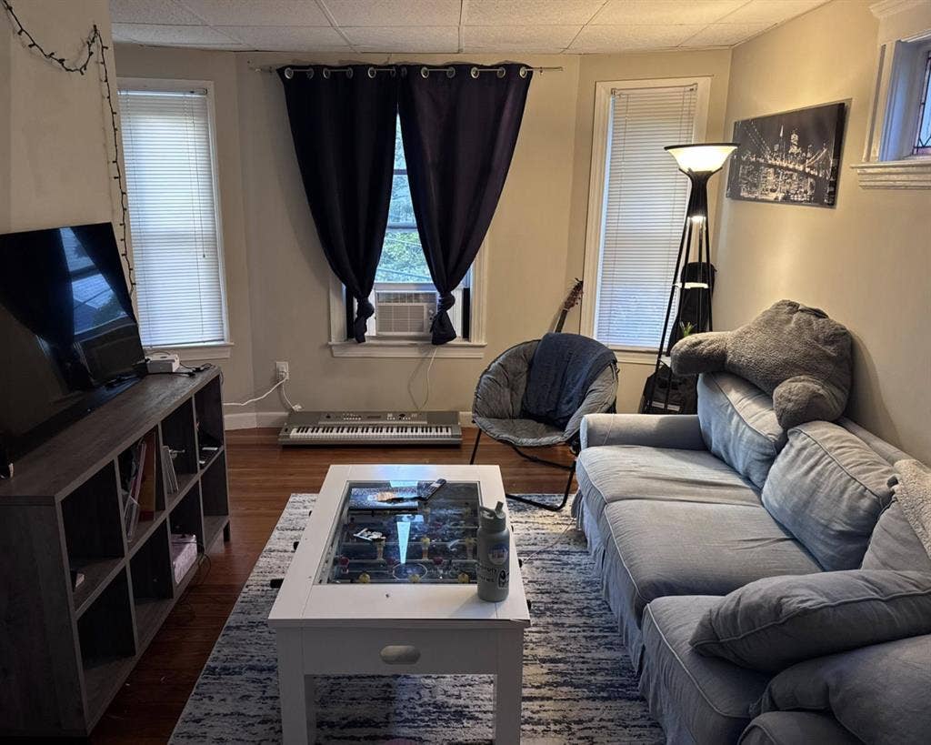 Private room near Teele Sq!