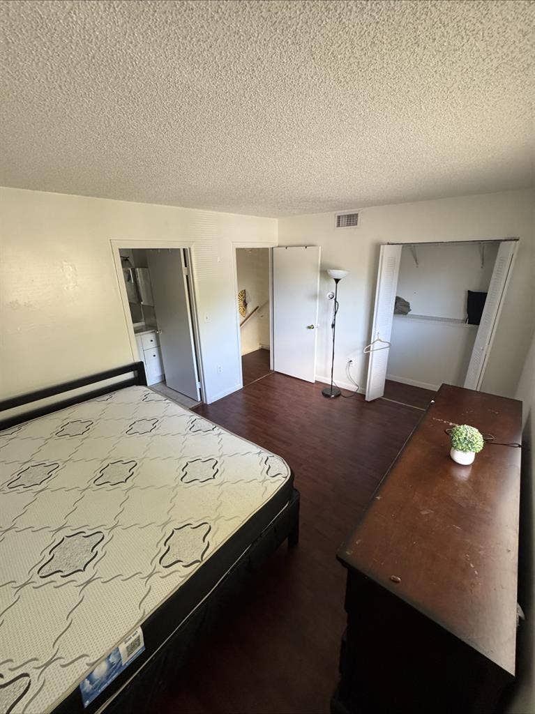 Master Bedroom for Rent in Townhous