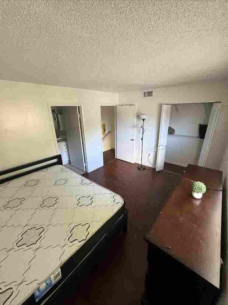 Master Bedroom for Rent in Townhous