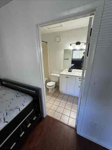 Master Bedroom for Rent in Townhous