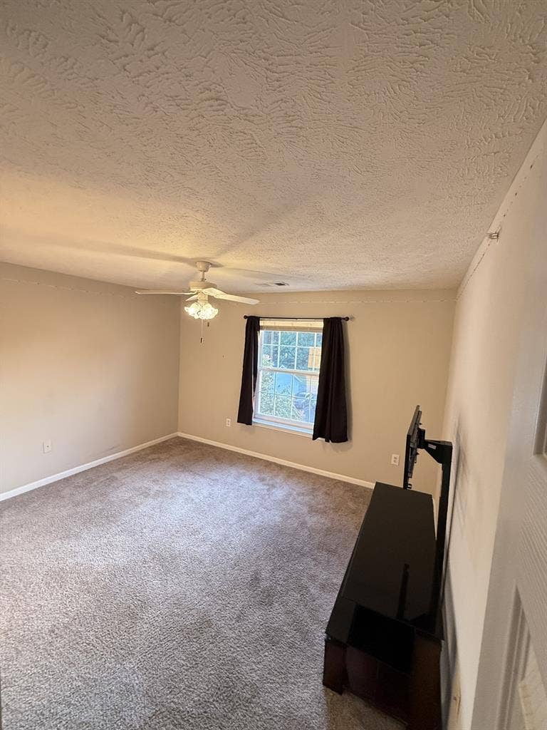 Looking roommate for my apartment!