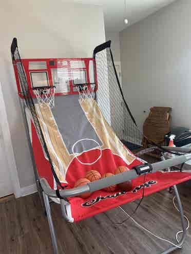 Need roomate by sept 1st!