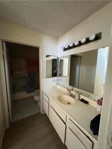 Room& private bathroom Costa Mesa