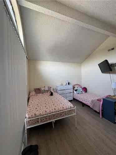 Room& private bathroom Costa Mesa