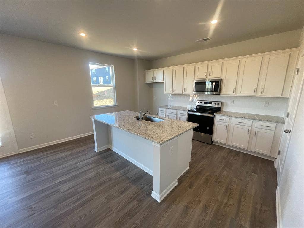 5 BR in Monroe