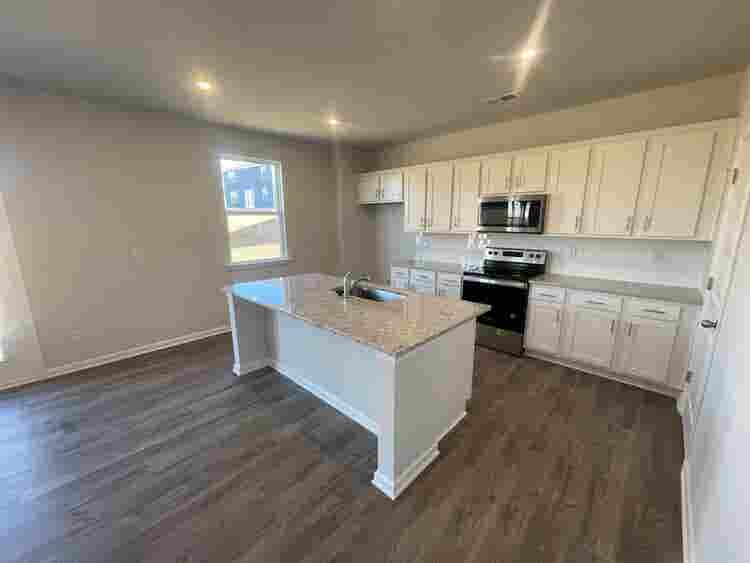 5 BR in Monroe