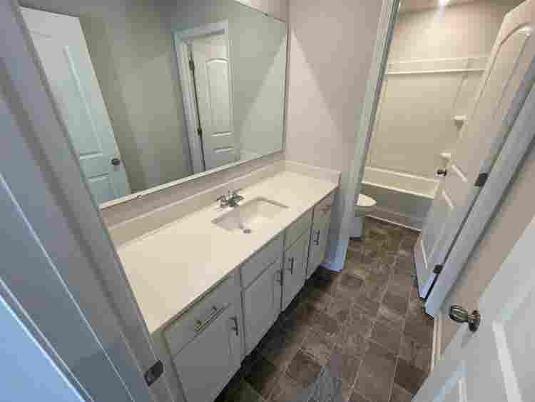 5 BR in Monroe
