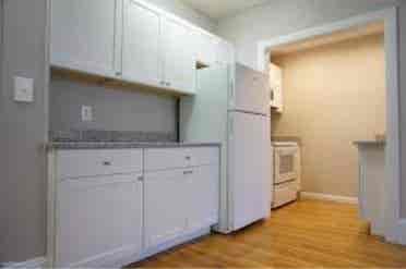 FEMALE ONLY ROOM - BROOKLINE MA
