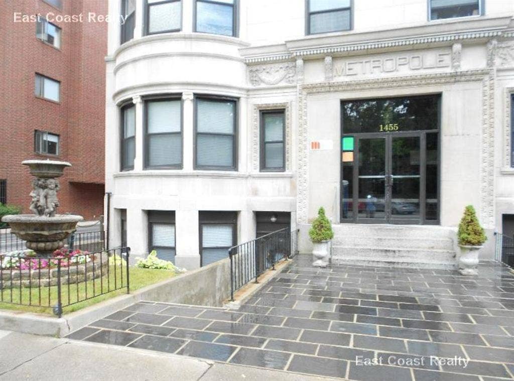 FEMALE ONLY ROOM - BROOKLINE MA