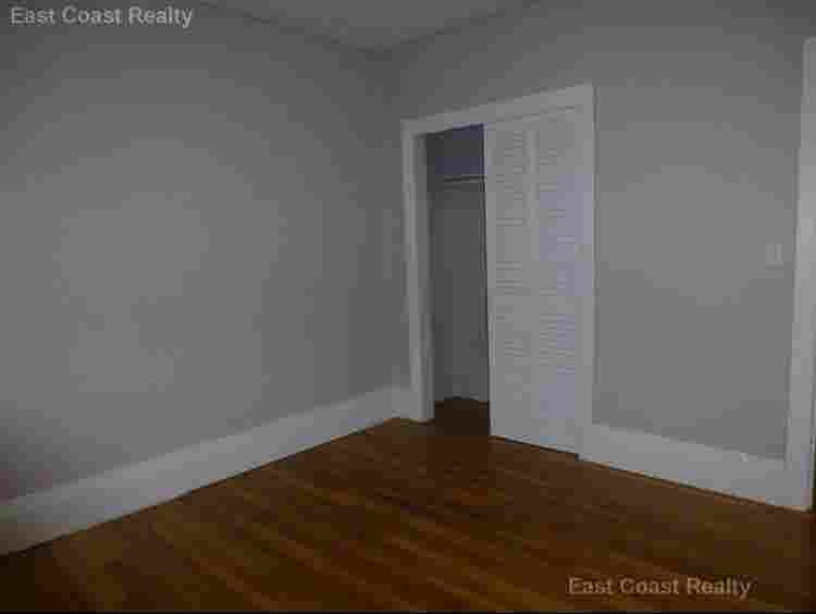 FEMALE ONLY ROOM - BROOKLINE MA