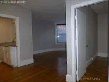 FEMALE ONLY ROOM - BROOKLINE MA