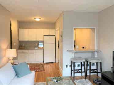 FEMALE ONLY ROOM - BROOKLINE MA