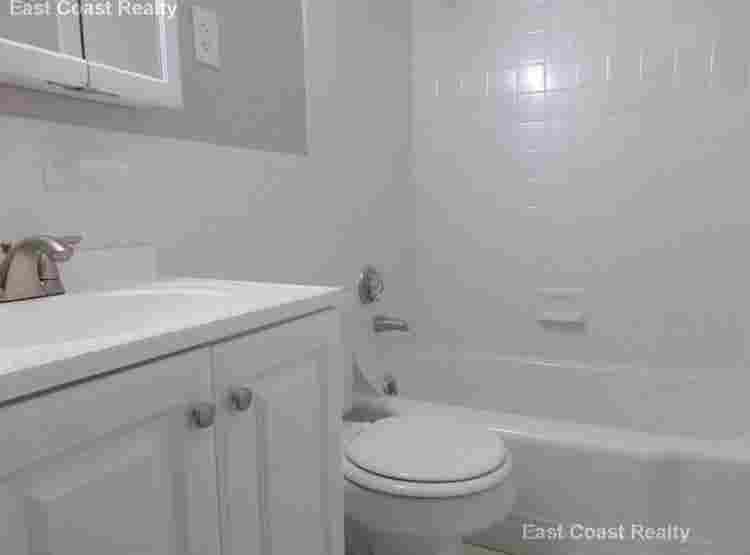 FEMALE ONLY ROOM - BROOKLINE MA