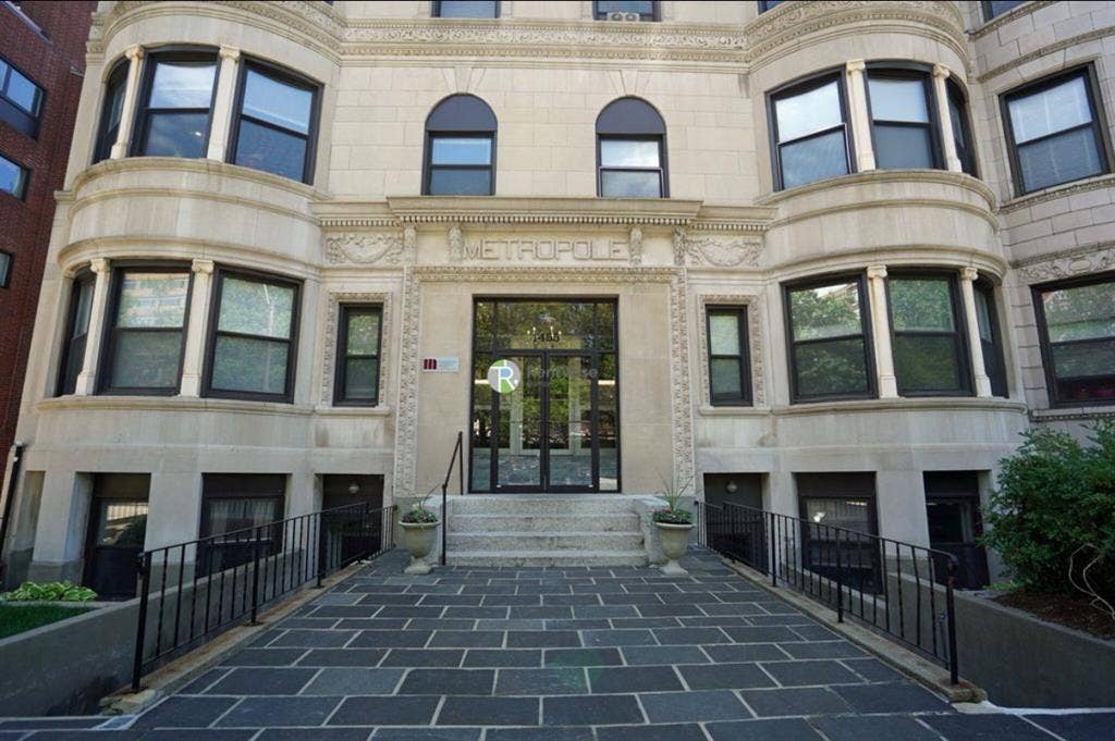 FEMALE ONLY ROOM - BROOKLINE MA