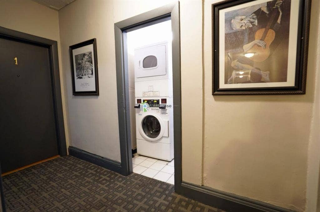 FEMALE ONLY ROOM - BROOKLINE MA