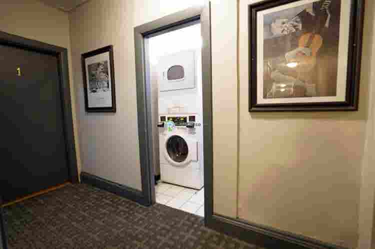 FEMALE ONLY ROOM - BROOKLINE MA
