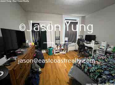 FEMALE ONLY ROOM - BROOKLINE MA
