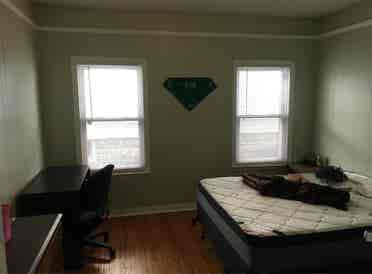 Trinity Pl. 3 Bdrm Spring semester!