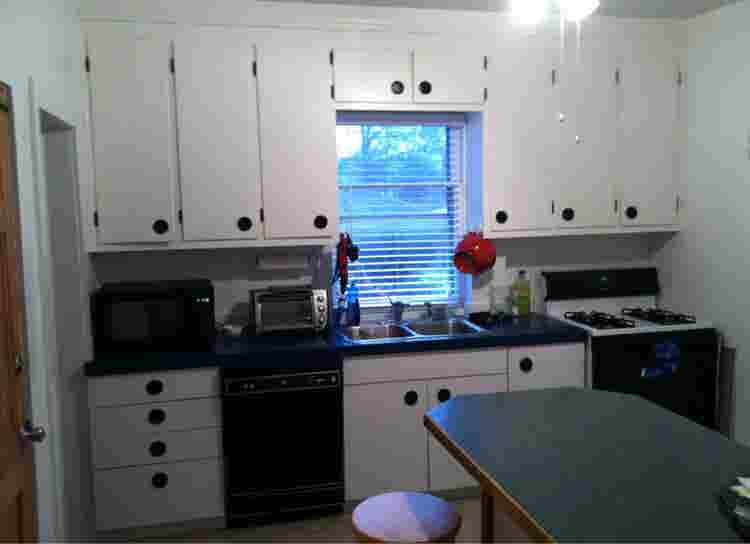 Trinity Pl. 3 Bdrm Spring semester!