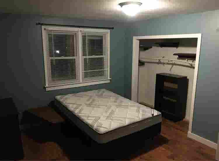 Trinity Pl. 3 Bdrm Spring semester!