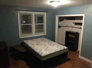 Trinity Pl. 3 Bdrm Spring semester!