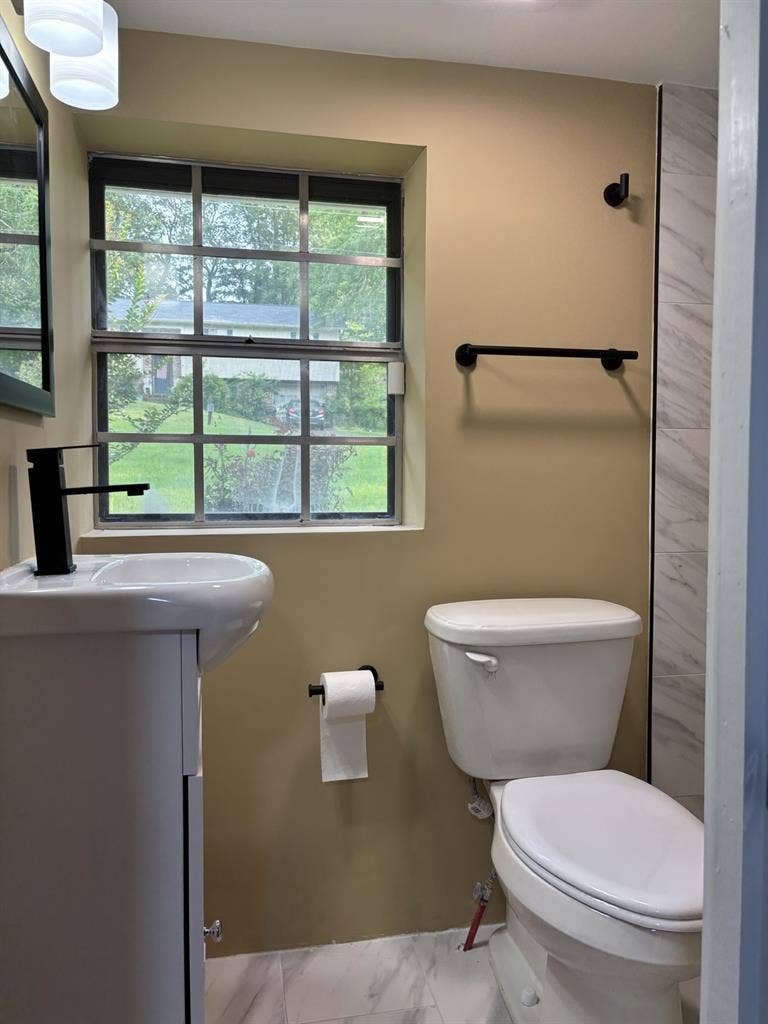 bath Basement apartment