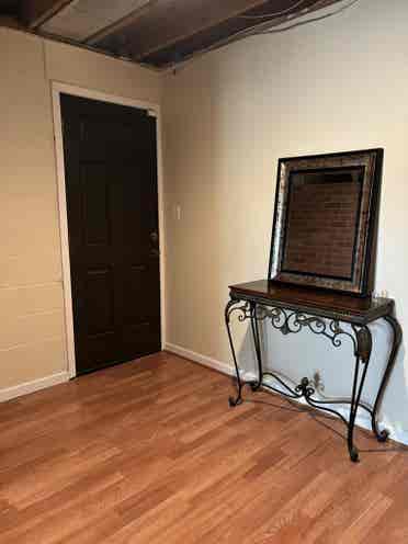 bath Basement apartment
