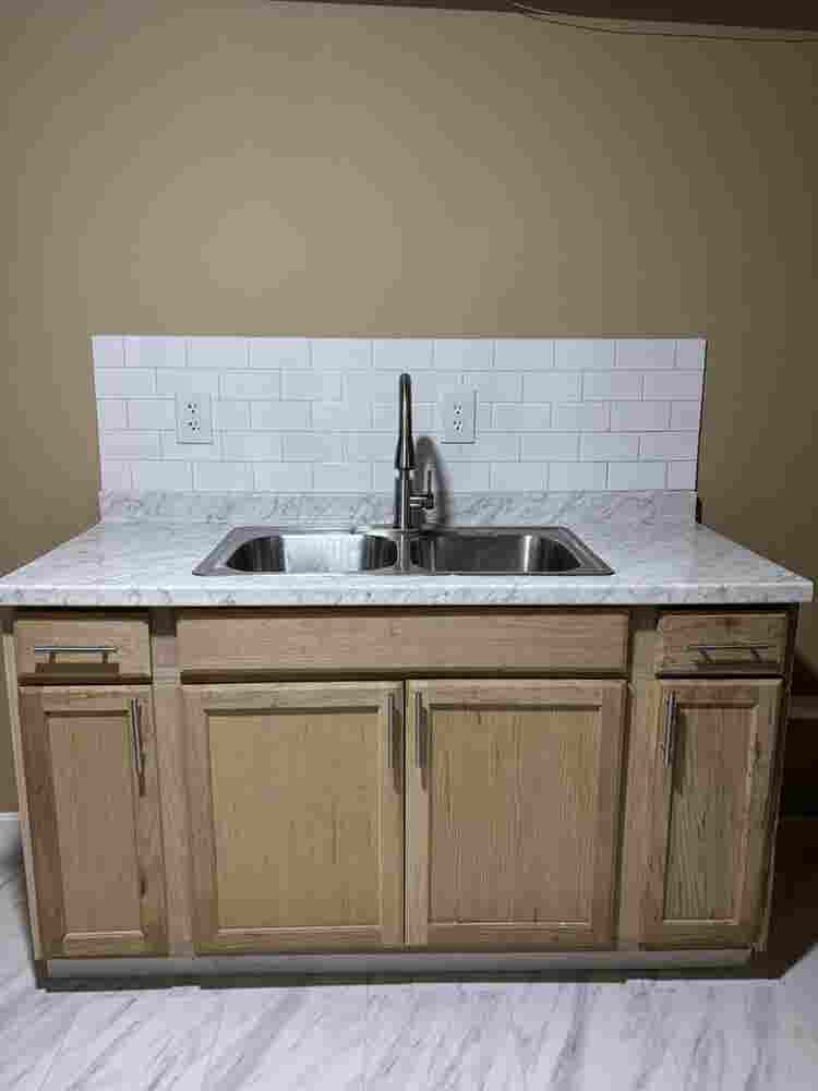 bath Basement apartment