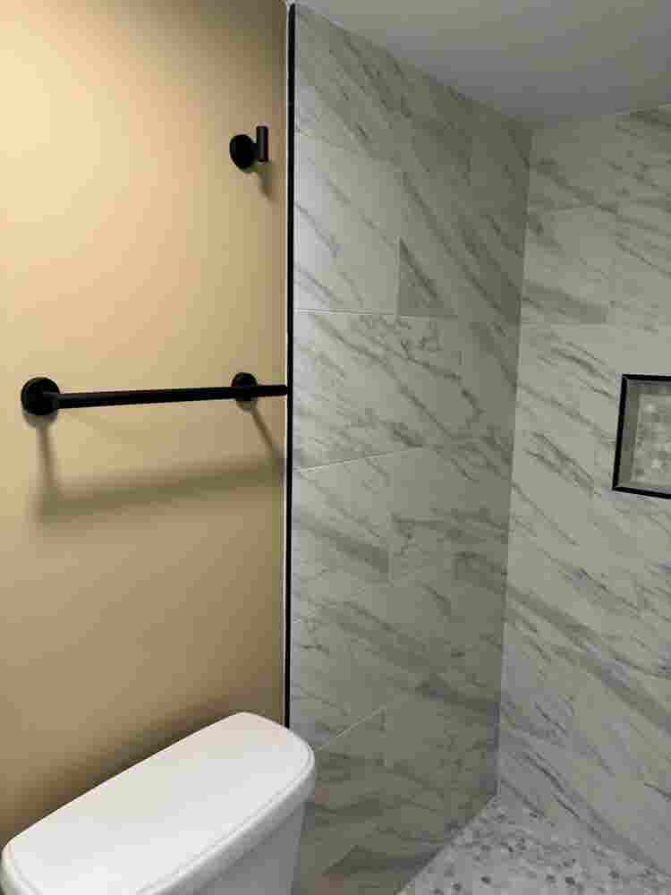 bath Basement apartment