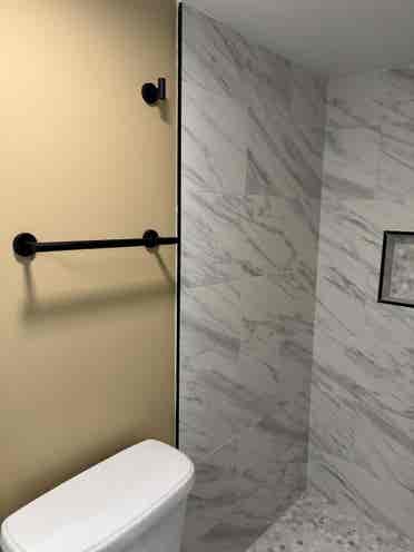 bath Basement apartment
