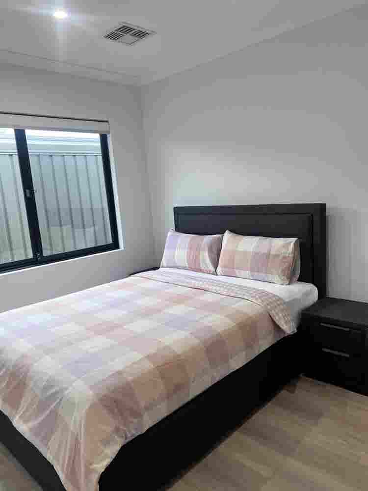 *Room for Rent in East Cannington*