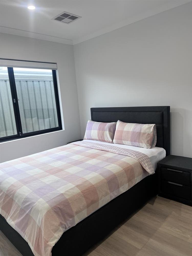 *Room for Rent in East Cannington*